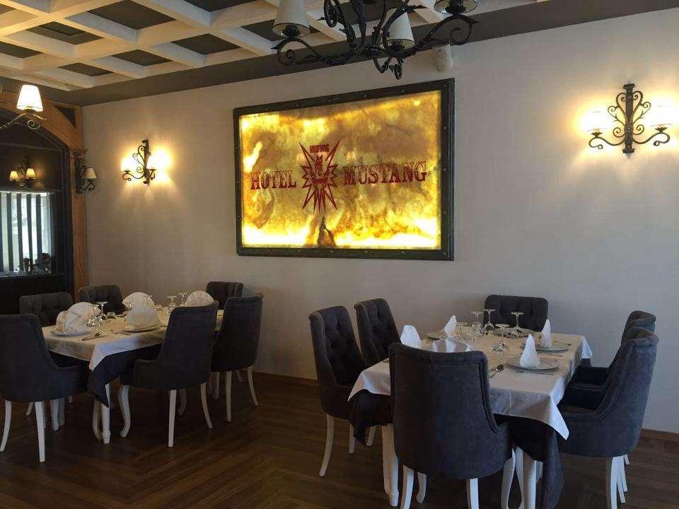 Hotel Mustang Tirana Restaurace fotografie